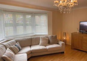 Maidstone Holiday Home Sleeps 8 Wifi